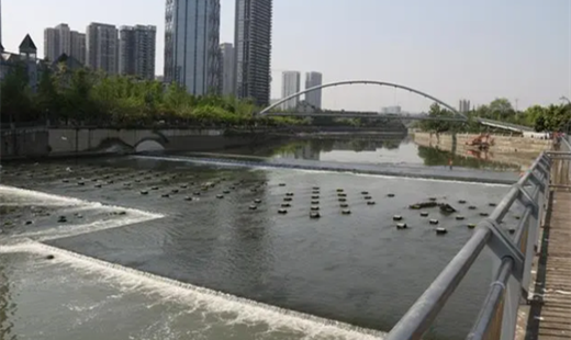 潛身錦江23年護(hù)佑成都渡汛 7個(gè)橡膠壩即將退役